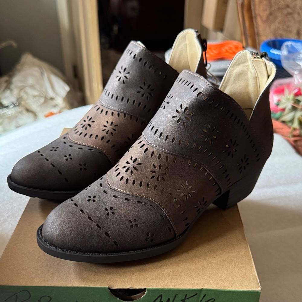 New Never Worn Jambu Dark Brown Cutout Ankle Booties